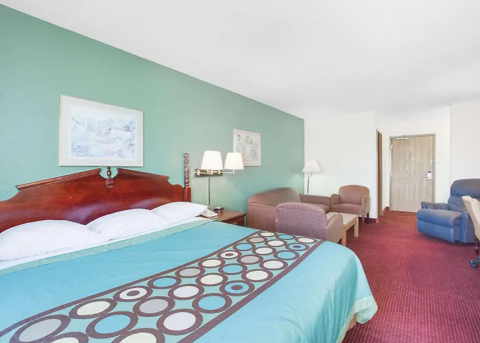 Super 8 By Wyndham Kennett