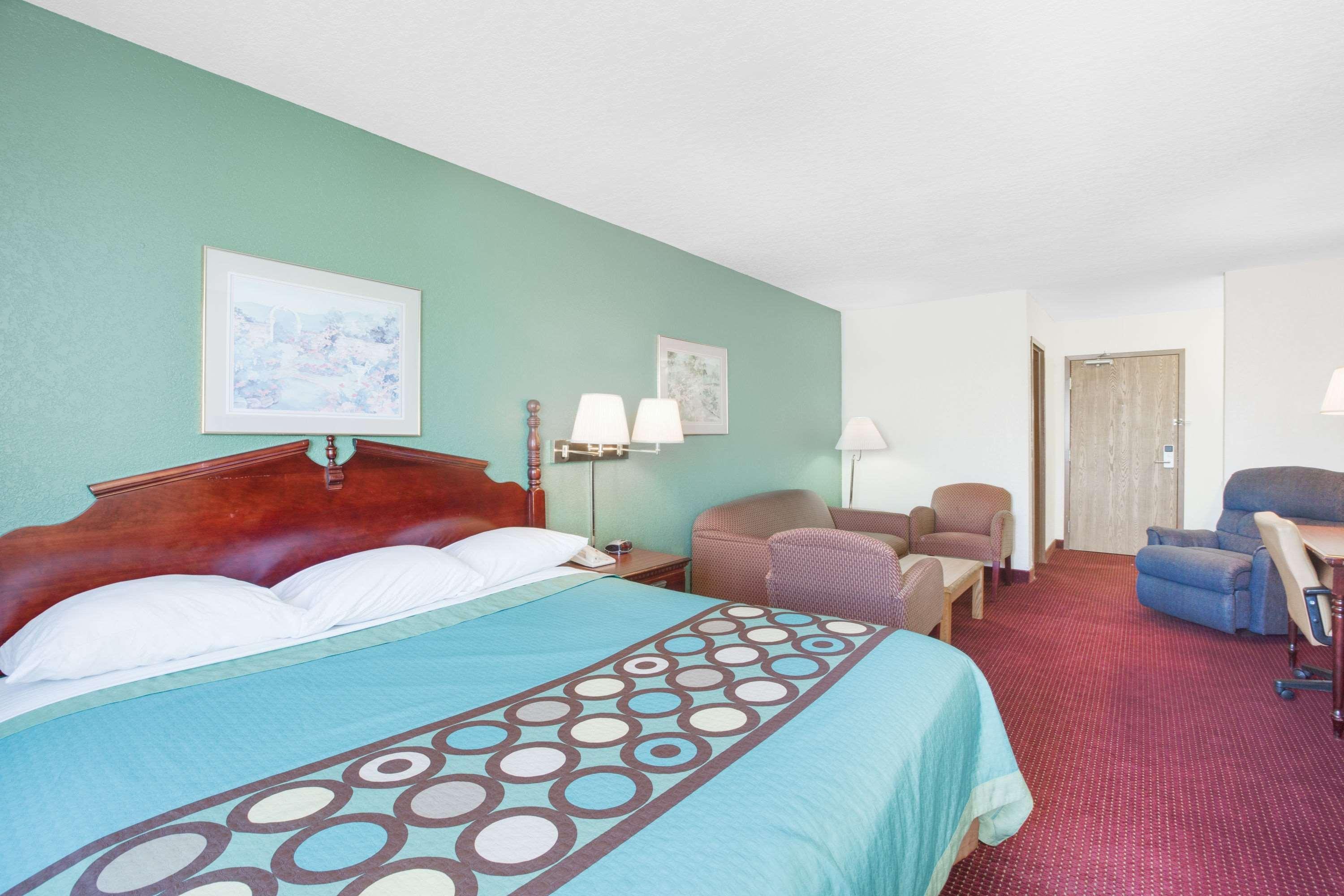 Super 8 By Wyndham Motel 2*