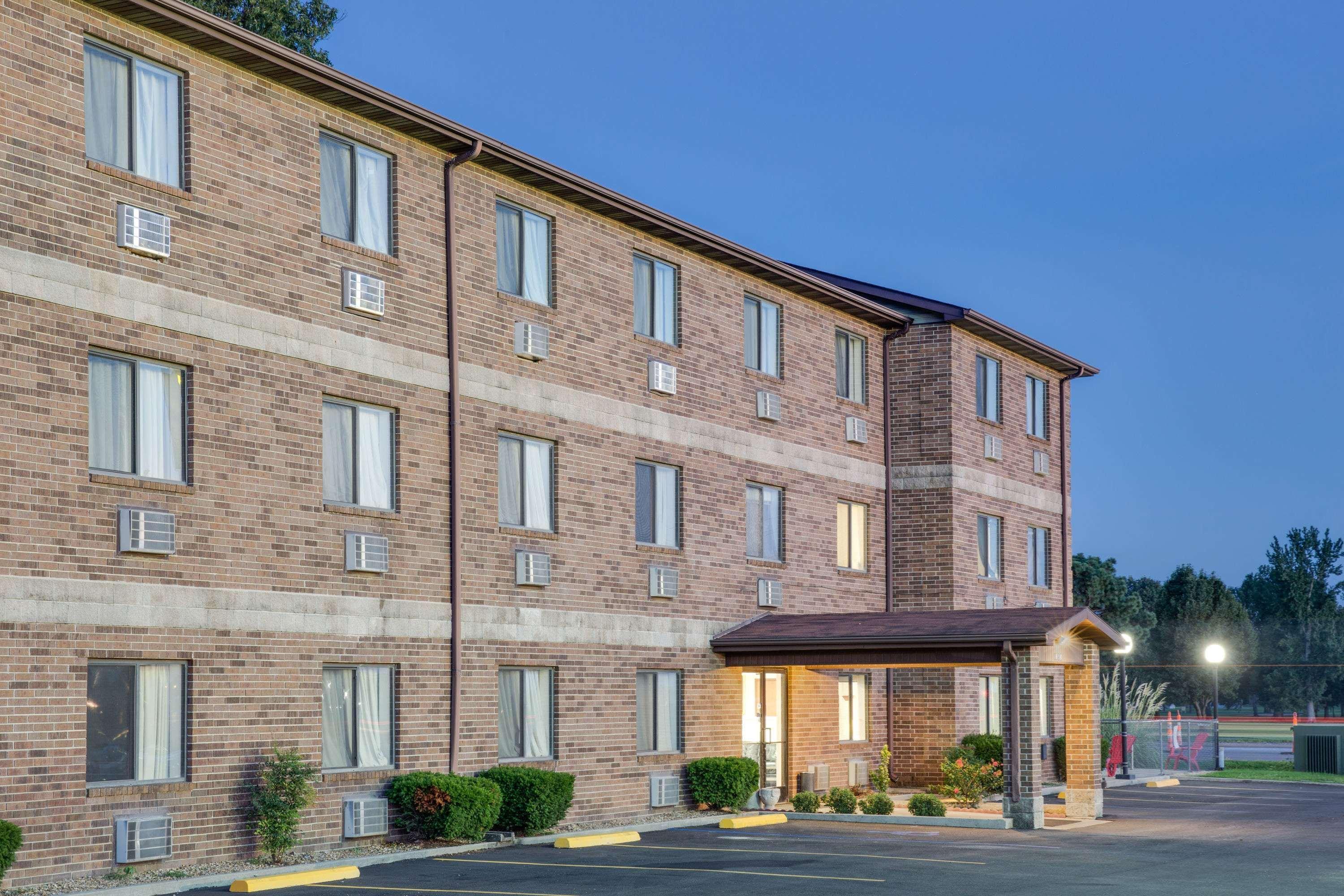 Super 8 By Wyndham Motel